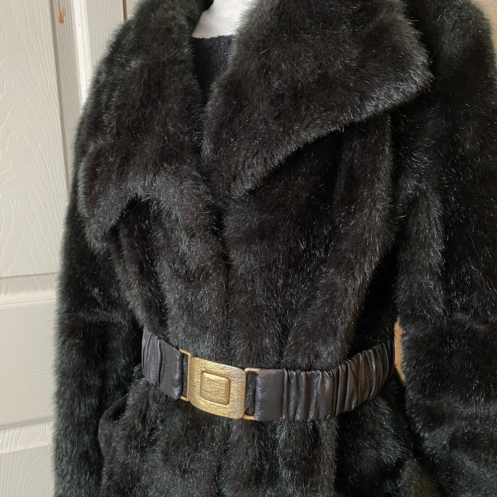Vintage Faux fur women’s coat size m never worn.